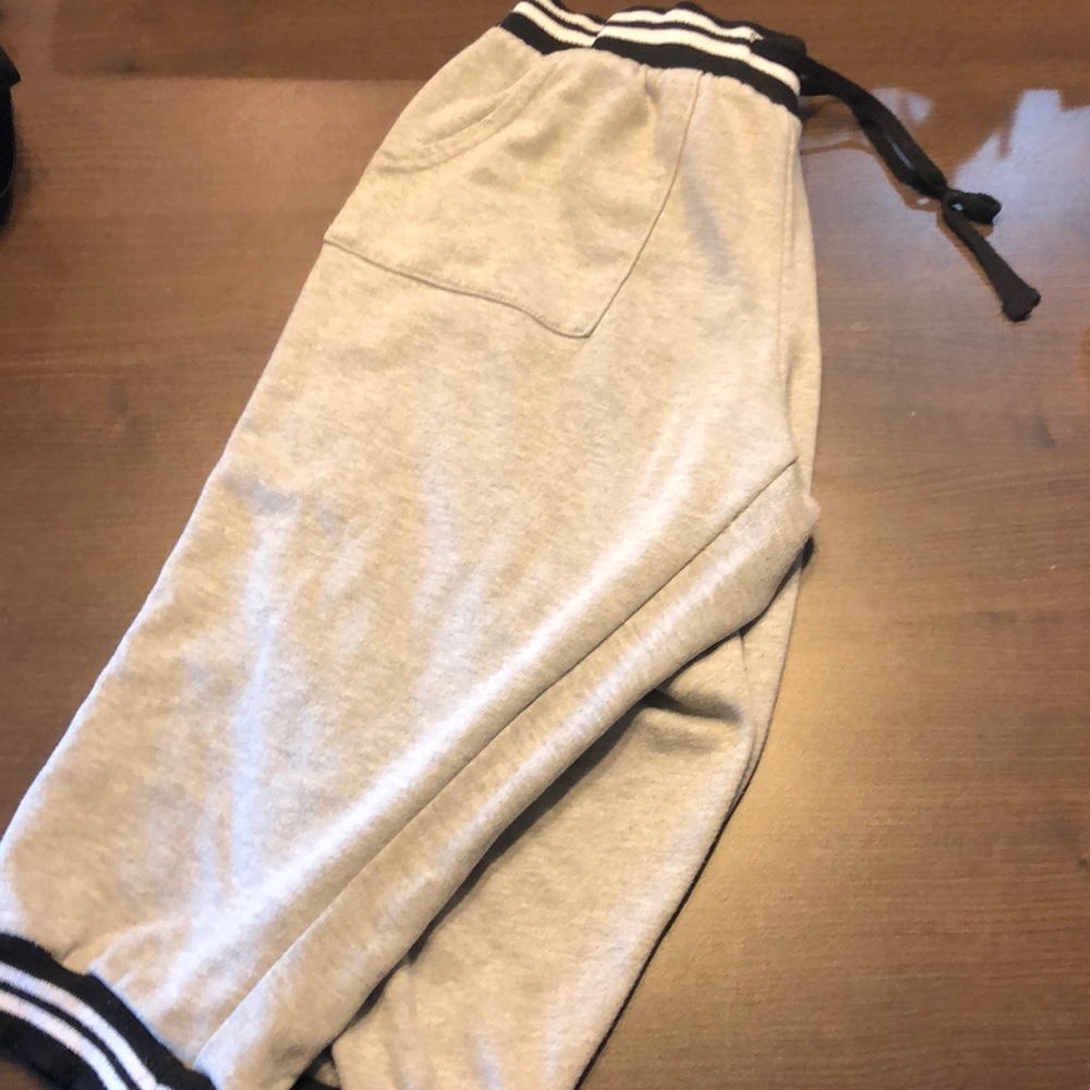 Rue21 Large Capri pants